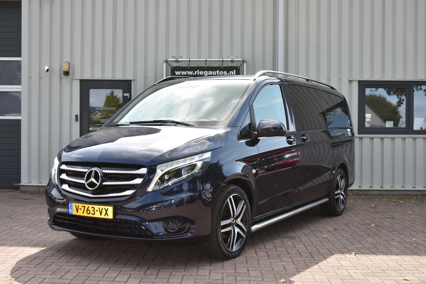 Mercedes-Benz Vito - 114 CDI Lang DC Comfort. Origineel NL. Schuifdeur 2x, Leer!! - AutoWereld.nl