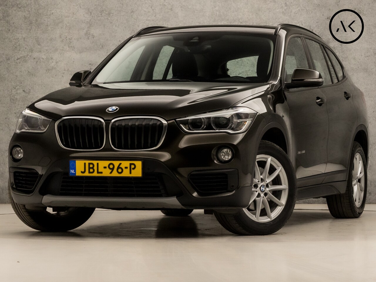 BMW X1 - sDrive18i High Executive Automaat (PANORAMADAK, NAVIGATIE, CLIMATE, STOELVERWARMING, LEDER - AutoWereld.nl