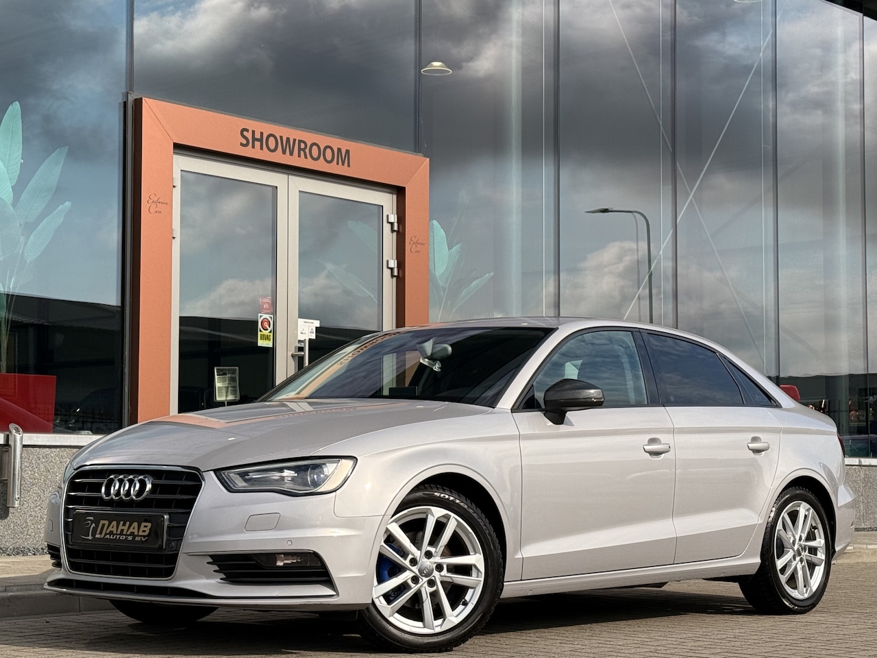Audi A3 Limousine - 1.4 TFSI Ambiente Pro Line | Stoelverwarming | Parkeersensoren | Getint Glas | - AutoWereld.nl
