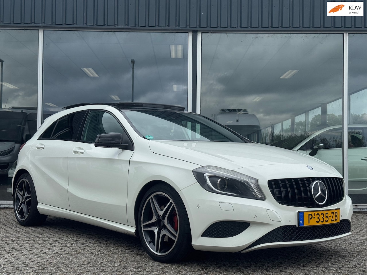 Mercedes-Benz A-klasse - 180 PANO/AMG/LED - AutoWereld.nl