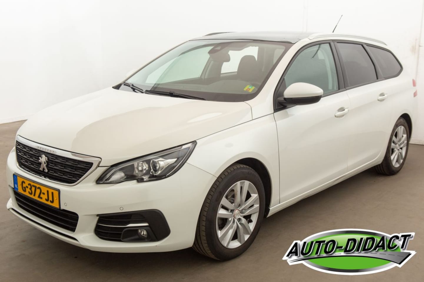 Peugeot 308 - 1.2 PureTech Clima Navi Pano Camera Blue Lease Executive - AutoWereld.nl