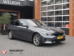 BMW 3-serie Touring - 320i Executive Edition | Sfeer Verlichting | Black Optic | Sportstoelen | 18-Inch | NL-Aut