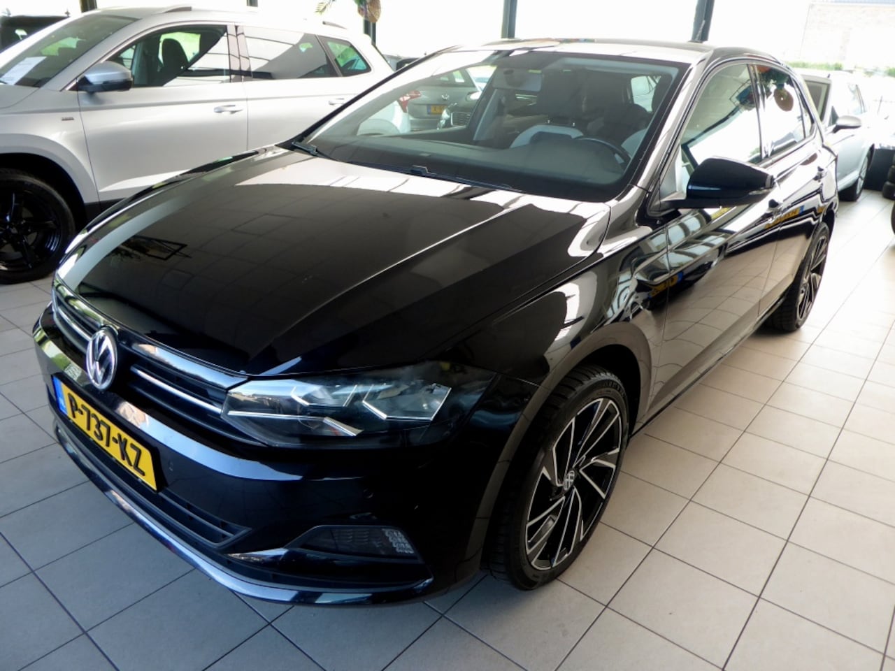 Volkswagen Polo - 1.0 MPI Beats uitv-airco-1/2Leder-17"LMV-Cr control-Led. - AutoWereld.nl