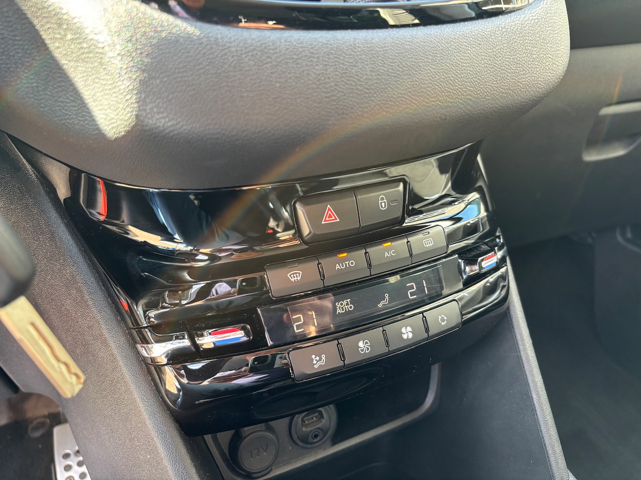 Peugeot 208 - 1.6 Vti Intuïtive | Org-NL auto. 120pk. 5deurs. NAP. Clima. Etc.