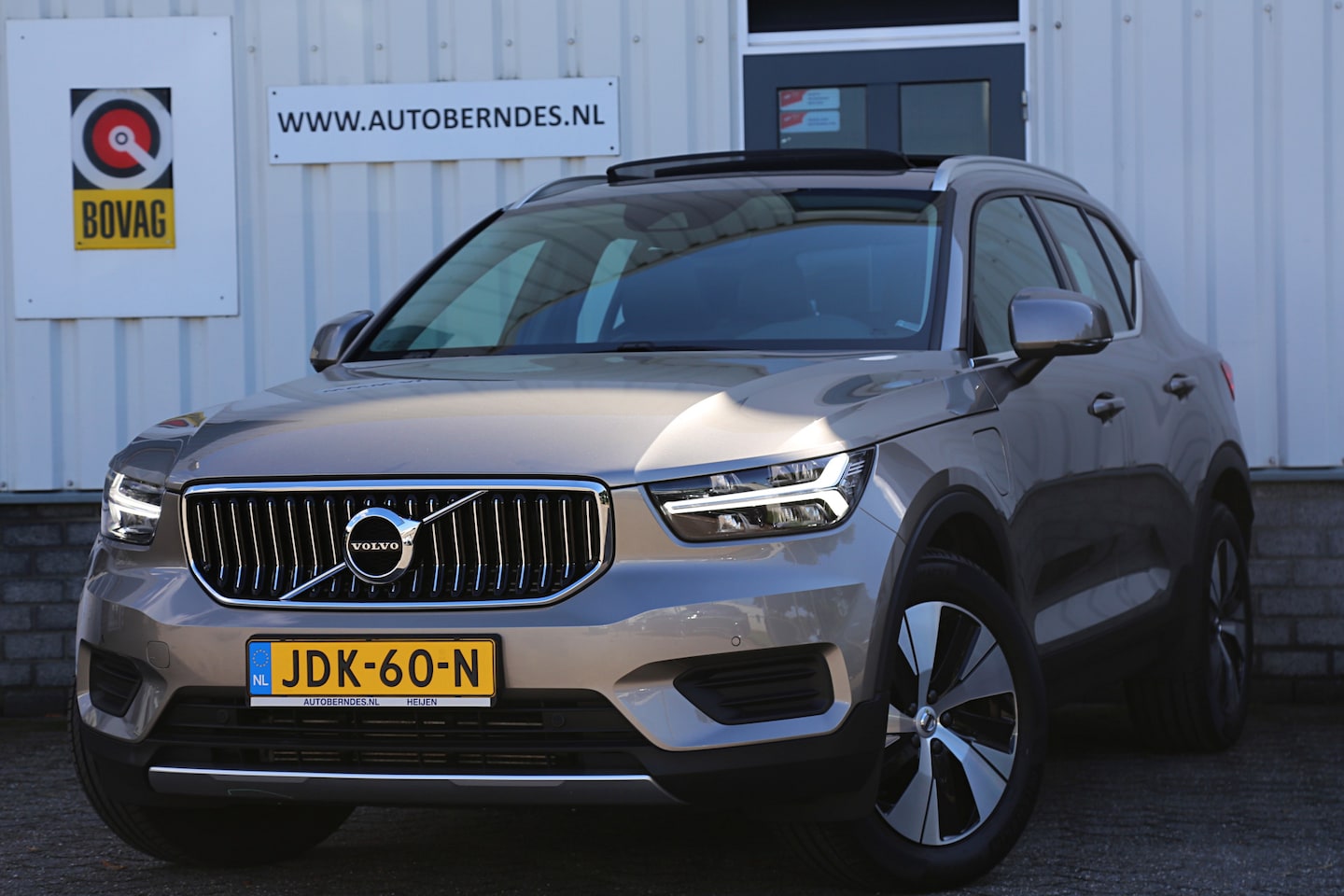 Volvo XC40 - 1.5 T5 Plug-in hybrid Core Bright*Facelift*Perfect Volvo Onderh.*1ste Eig*Pano/Leder/Stoel - AutoWereld.nl