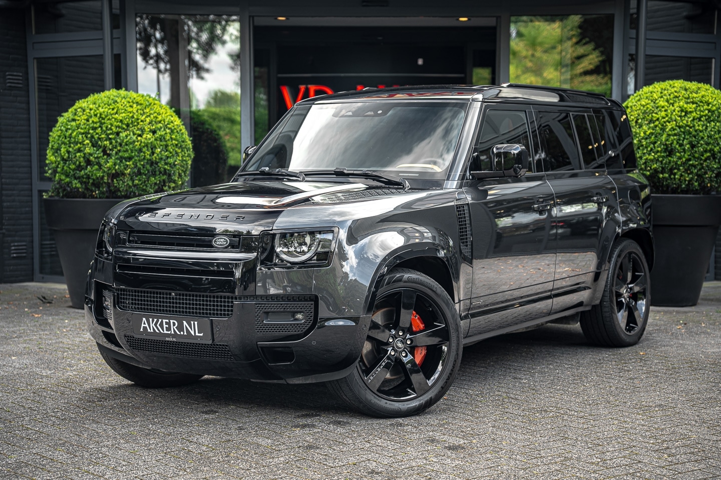 Land Rover Defender 110 - LANDROVER P400e X Black Pack | 360° Camera | Head-up | St.koeling | 22 Inch - AutoWereld.nl