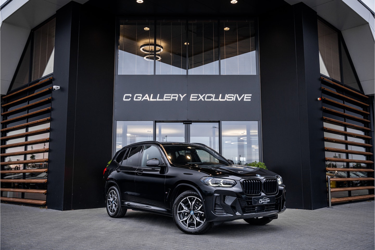 BMW X3 - xDrive30e High Executive - M Sport | Memory | HUD | Keyless | Carplay - AutoWereld.nl