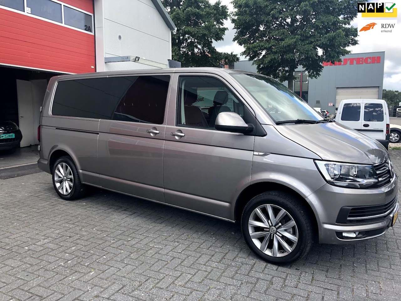Volkswagen Transporter - 2.0 TDI L2H1 DC Highline 2.0 TDI L2H1 DC Highline - AutoWereld.nl
