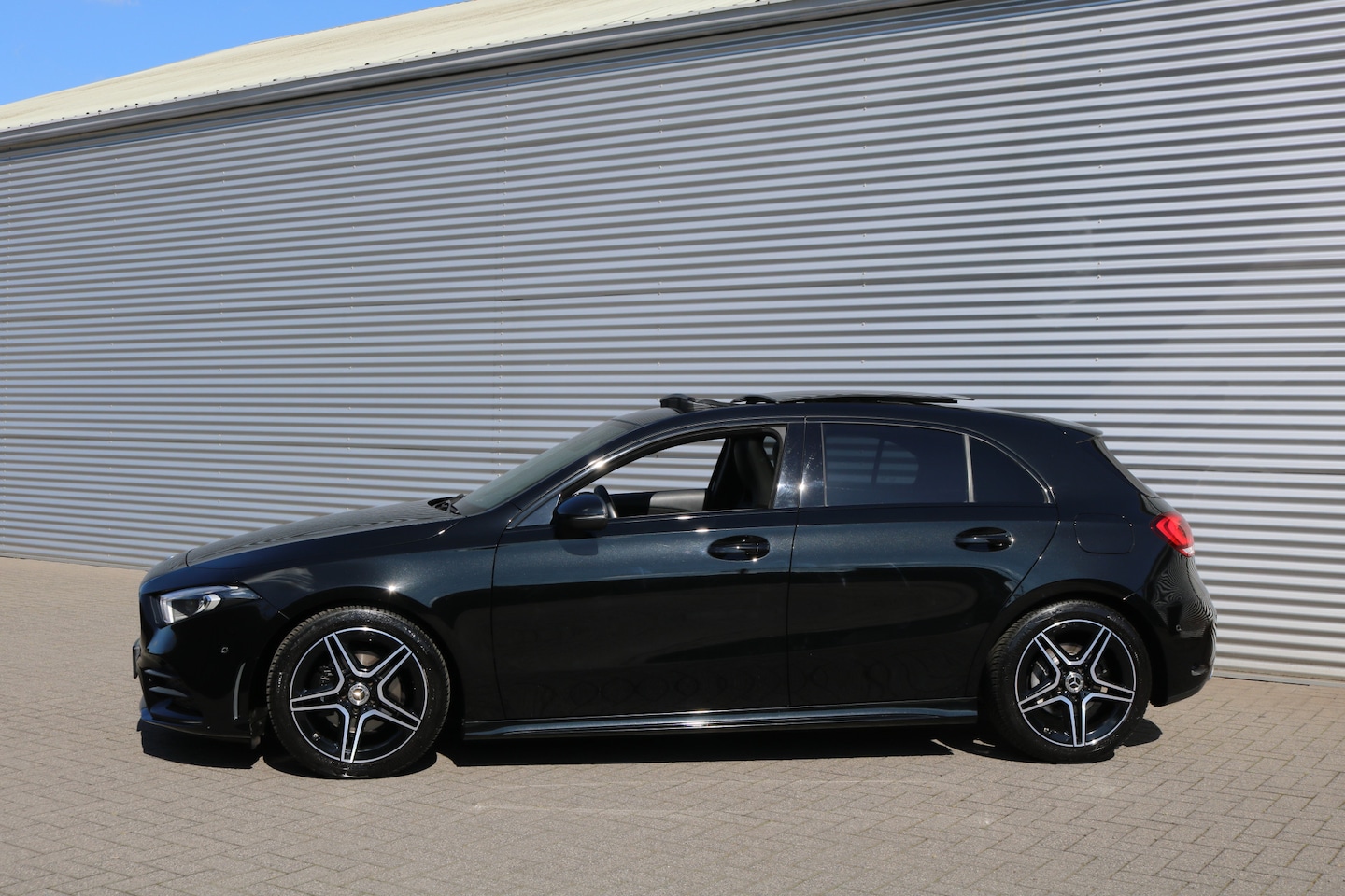 Mercedes-Benz A-klasse - 200 AMG Pakket AMG NightPakket (Panoramadak Sportleder Widecreen Sfeer Navi/Camera M-Bux F - AutoWereld.nl