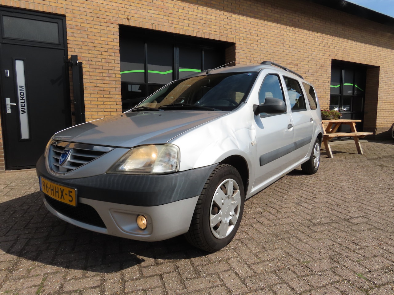 Dacia Logan MCV - 1.6 Lauréate Airco Cruisecontrol - AutoWereld.nl