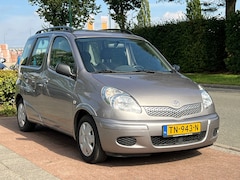 Toyota Yaris - 1.3 VVT-i Sol *Automaat/ Hoge Instap