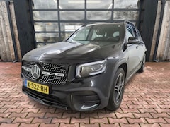 Mercedes-Benz GLB - 200 Business Solution AMG | Pano | Trekhaak | Stoelverwarming | Camera | Elek. stoelen mem