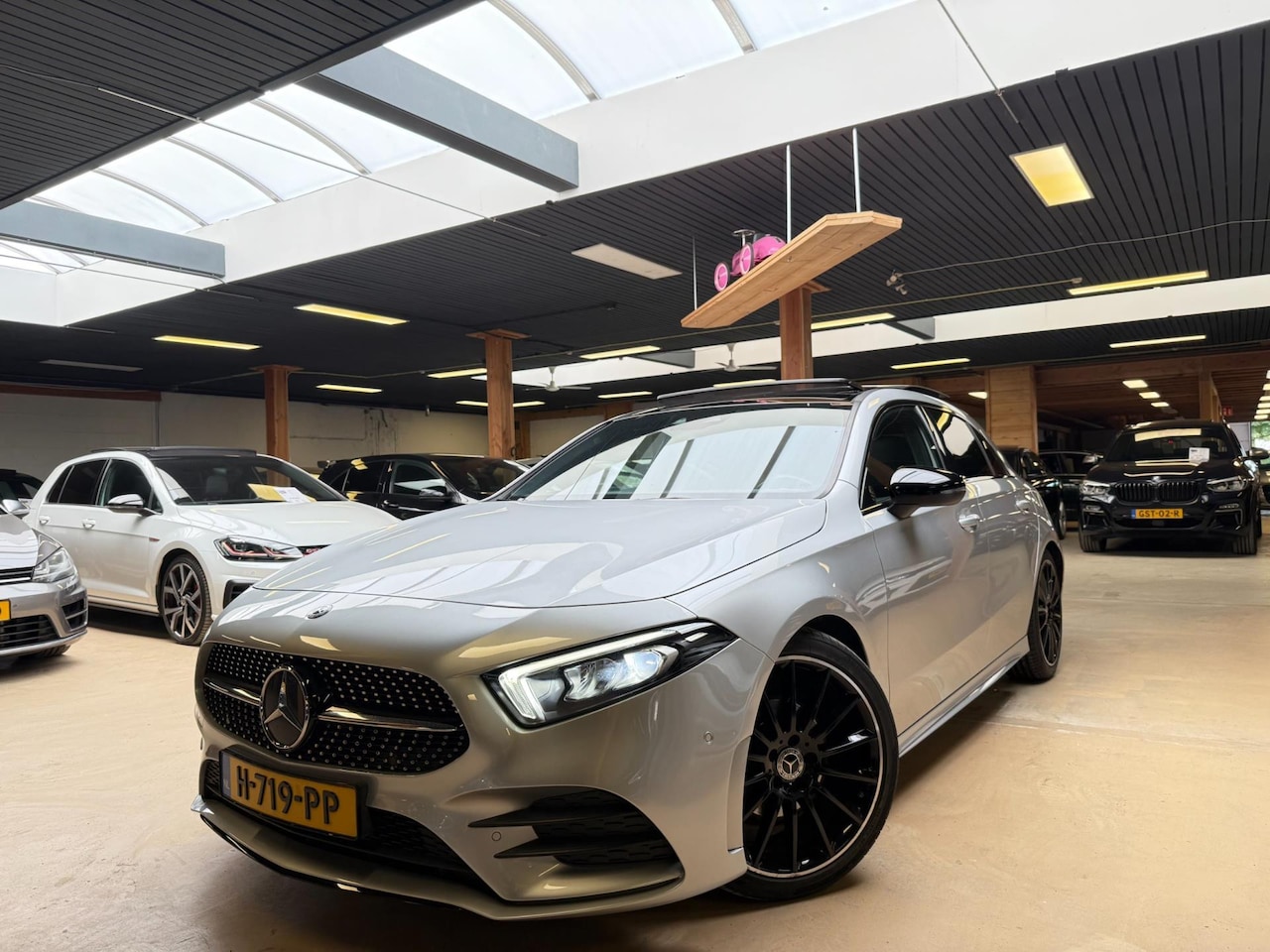 Mercedes-Benz A-klasse - 200 AMG Premium Plus Alle Opties Pano Airco Lane Assist Cruise Control - AutoWereld.nl