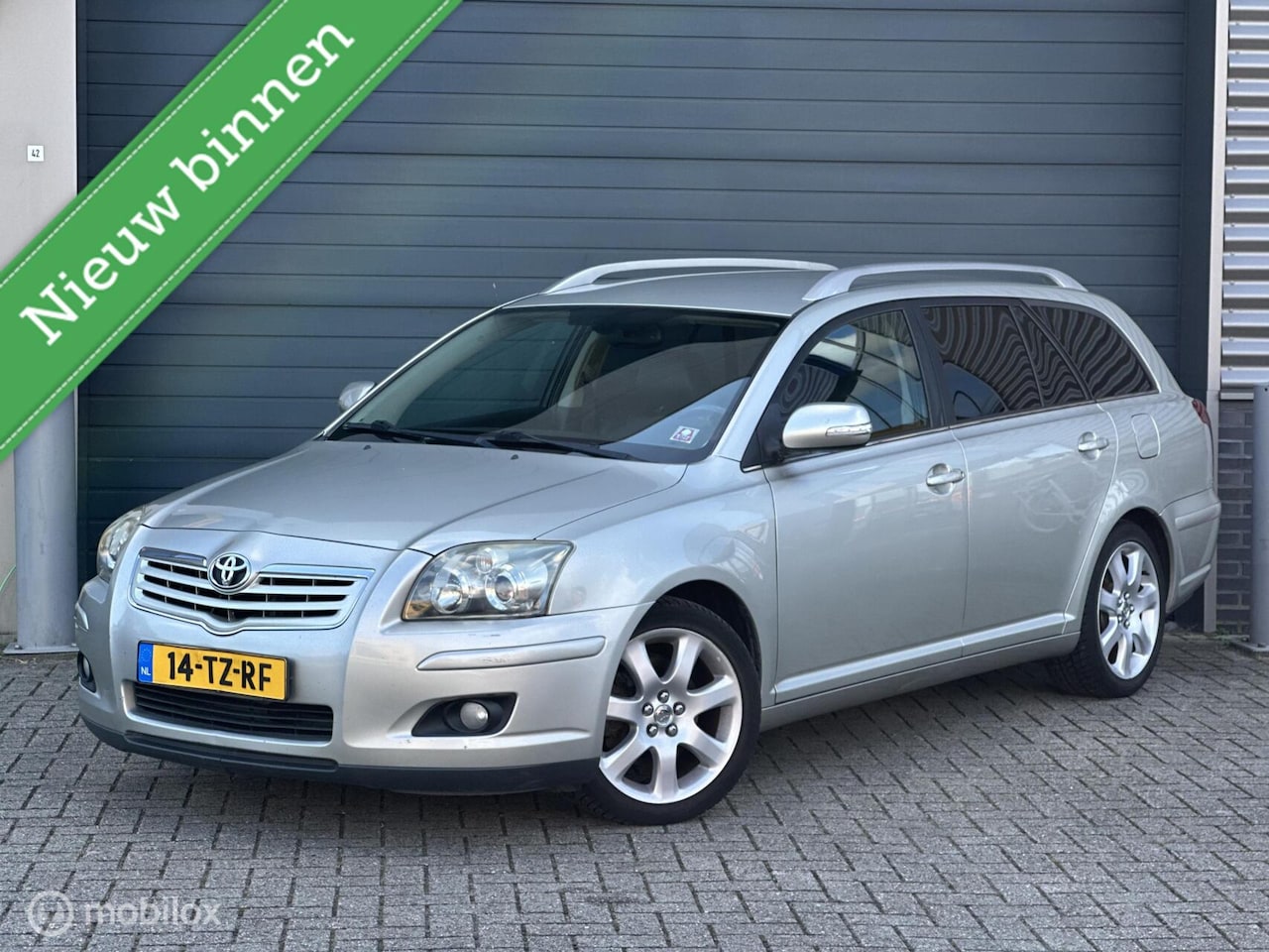 Toyota Avensis Wagon - 2.0 VVTi Luna | Airco | - AutoWereld.nl