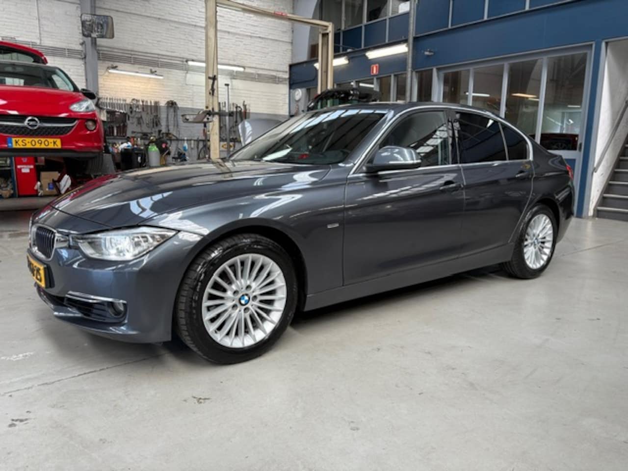 BMW 3-serie - 320i 184pk Aut High Executive | Cognac leder | Stoelverwarming | Navigatie | Climate contr - AutoWereld.nl