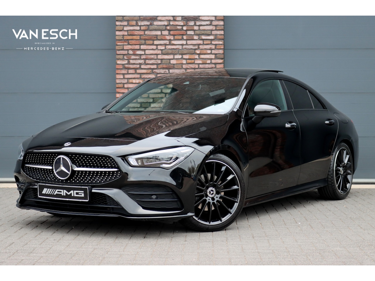 Mercedes-Benz CLA-Klasse - 180 AMG Line Aut7 | Panoramadak | Memory | Sfeerverlichting | Camera | Advanced Sound Syst - AutoWereld.nl