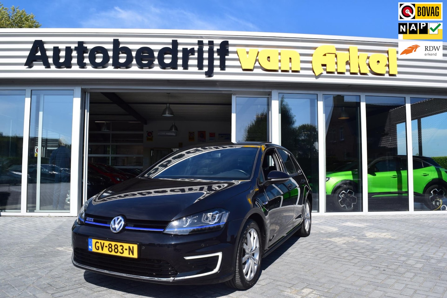 Volkswagen Golf - 1.4 TSI GTE pano trekhaak wegklapbaar - AutoWereld.nl