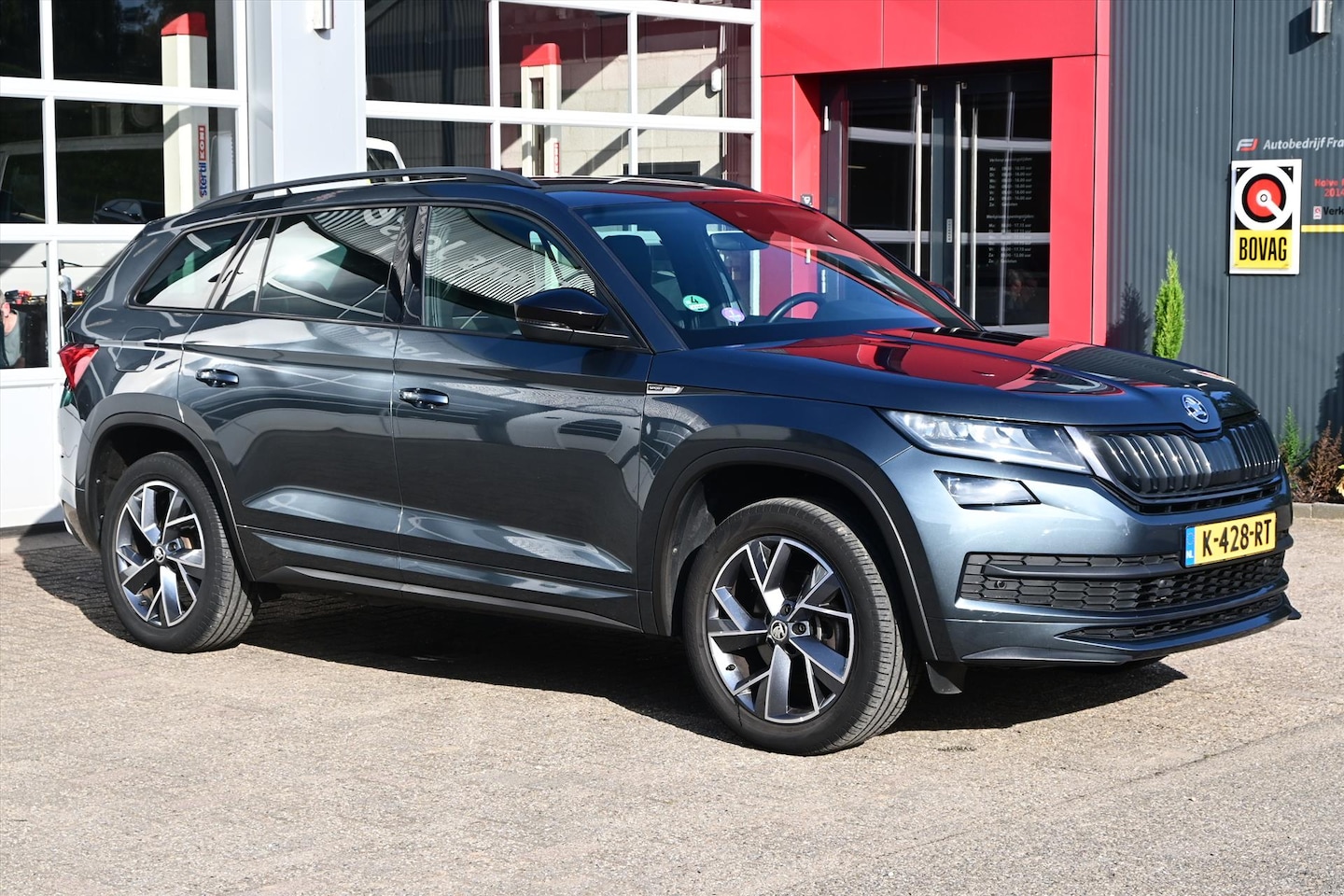 Skoda Kodiaq - 1.5 TSI 150pk Sportline Automaat 7-Pers. | 1e-Eigenaar | Elektr. Trekhaak - AutoWereld.nl