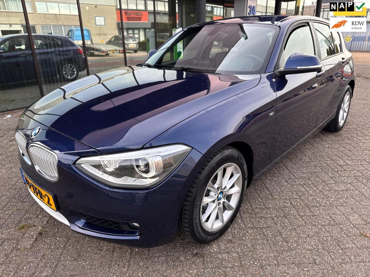 BMW 1-serie - 116i Business+ / Leder bekl. / Xenon / PDC / Navi - AutoWereld.nl