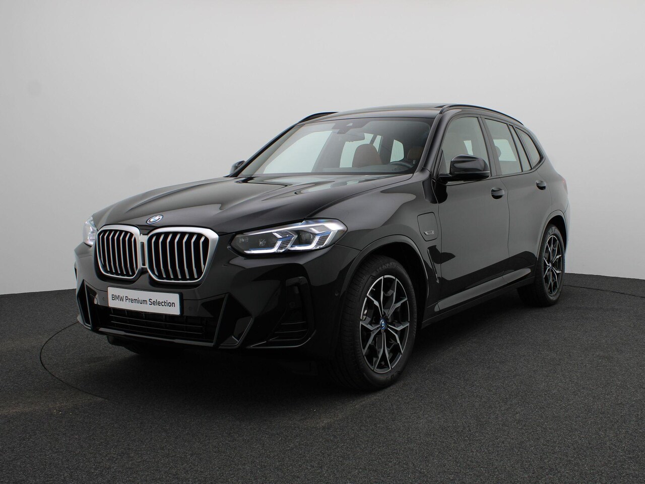 BMW X3 - xDrive30e High Executive | M Sportpakket | Safety Pack | Comfort Access | Panoramadak | El - AutoWereld.nl