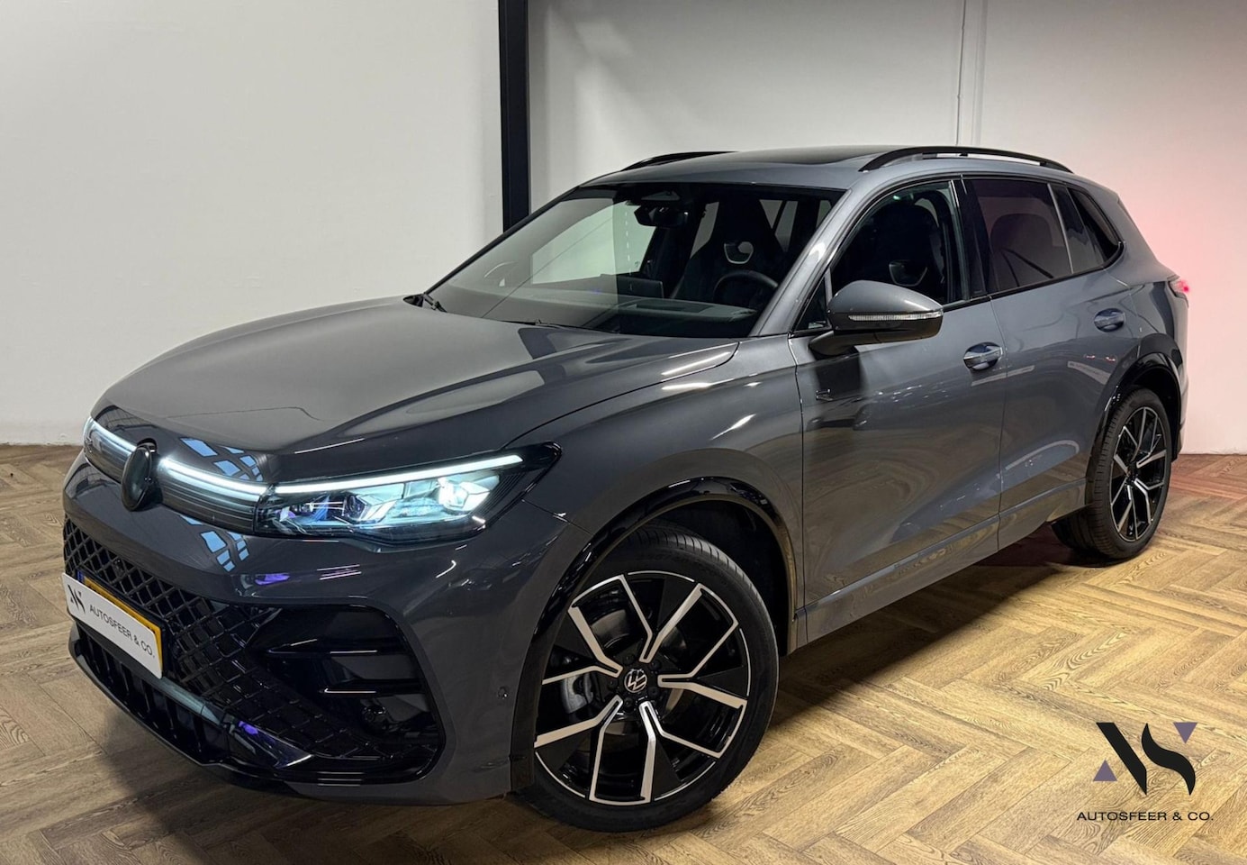 Volkswagen Tiguan - 1.5 eTSI R-Line Edition PANO KEYLESS CAM - AutoWereld.nl