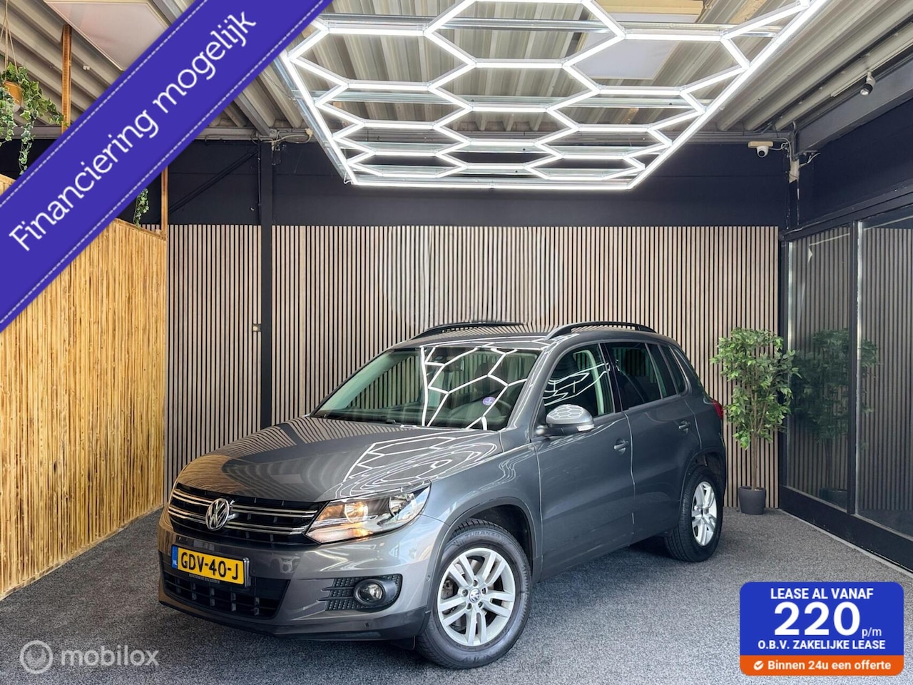 Volkswagen Tiguan - 1.4 TSI Sport&Style | PDC | Camera | Navi - AutoWereld.nl