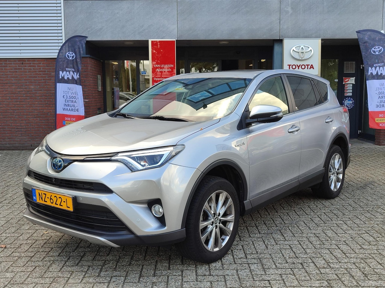 Toyota RAV4 - 2.5 Hybrid AWD Executive TREKHAAK 1650KG TREKGEW LEDER 4S-BANDEN SCHUIFDAK JBL-AUDIO BLIND - AutoWereld.nl