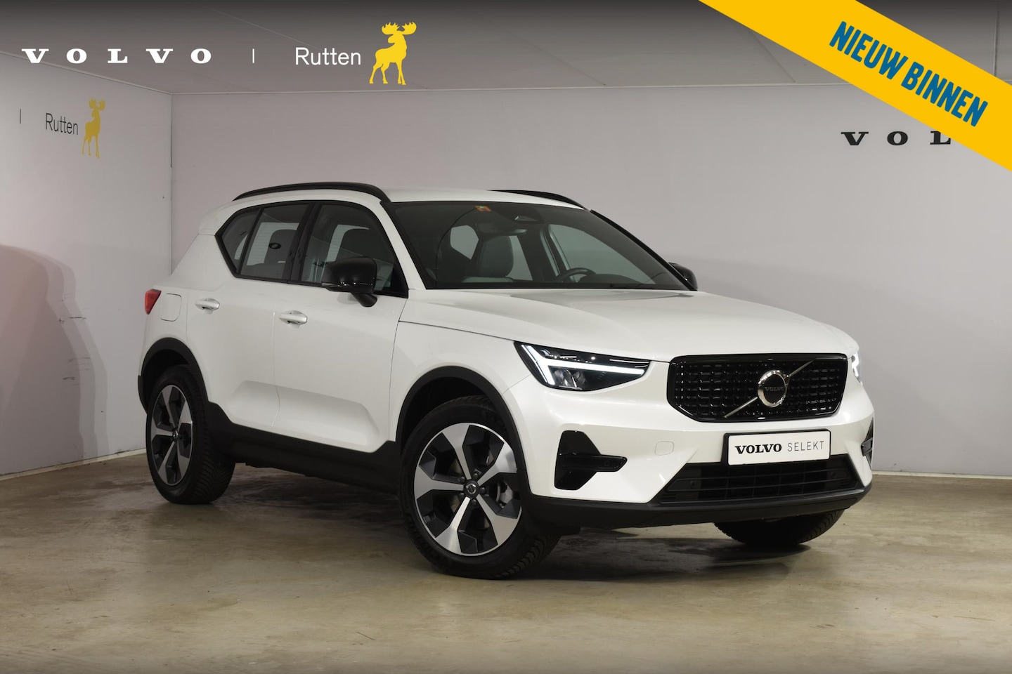 Volvo XC40 - B4 211PK automaat Plus Dark / Navigatie / Harman Kardon / Stuur & Stoelverwarming / 19" Ve - AutoWereld.nl