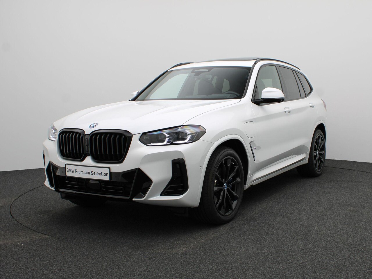 BMW X3 - xDrive30e High Executive | M Sportpakket | Safety Pack | Adaptief Onderstel | Stuurwielran - AutoWereld.nl