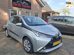 Toyota Aygo - 1.0 VVT-i x-play. Navi, cruise, elektrische ramen, airco. Prijs incl APK, onderhoudsbeurt