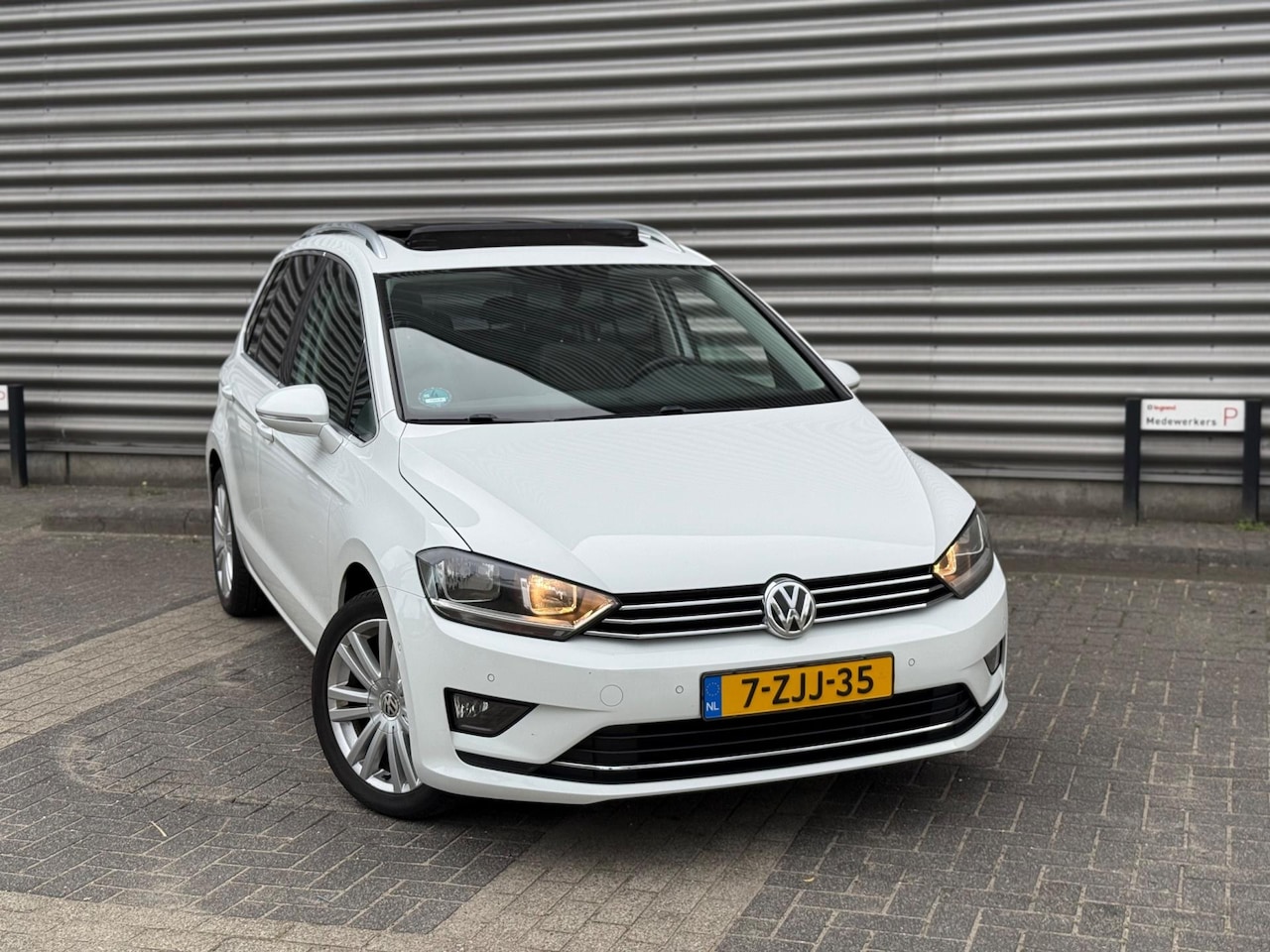 Volkswagen Golf Sportsvan - 1.2 TSI Highline DSG (bj Dec-2014) PANORAMA|AUT|NAVI|PDC - AutoWereld.nl
