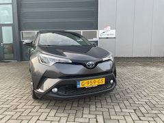 Toyota C-HR - 1.8 Hybrid Dynamic Sport Airco / Cruise c / Stoelverwarming / JBL Audiosysteem / Trekhaak / Camera Etc!