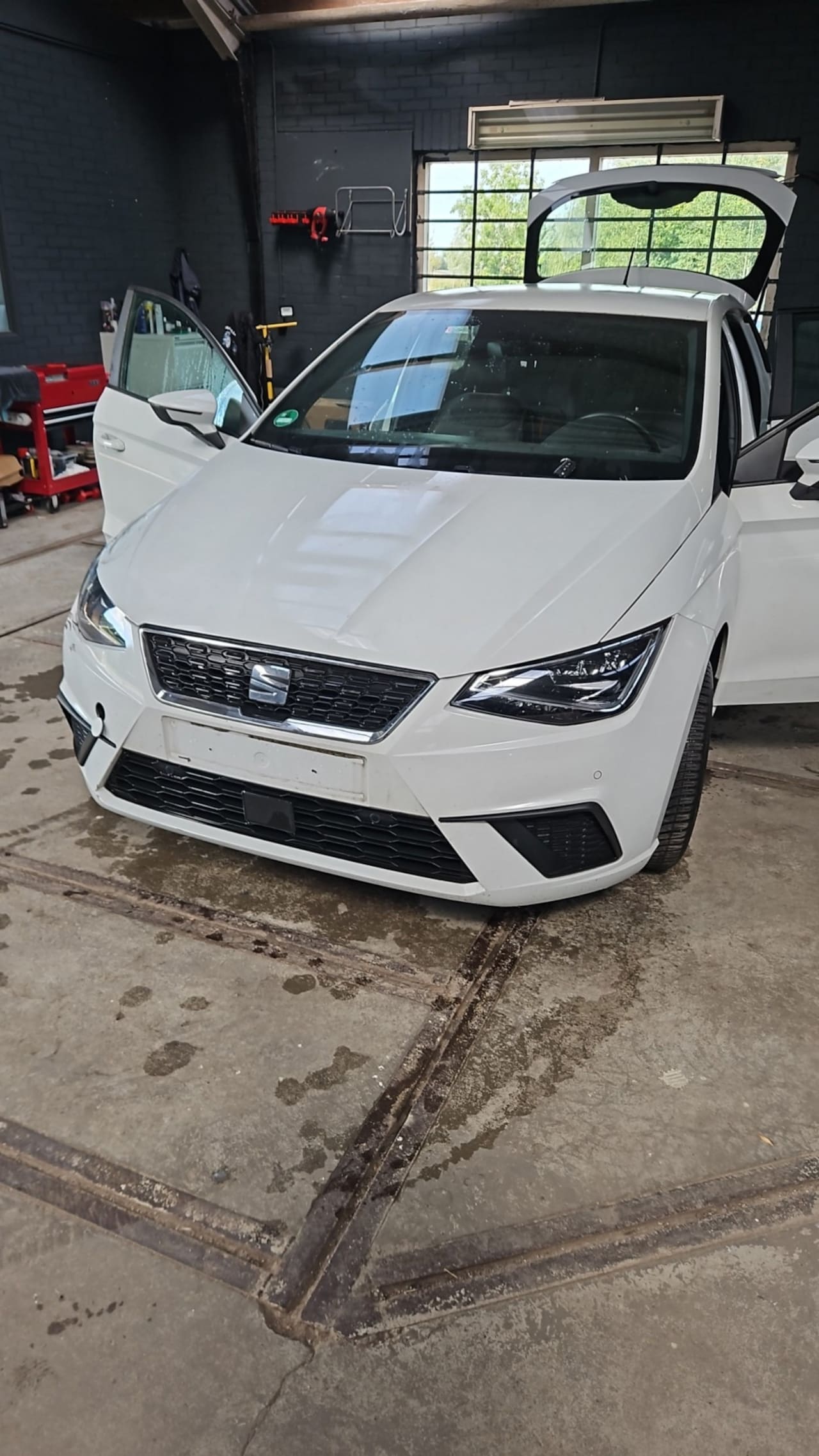 SEAT Ibiza - 1.0 TSI Style Beatsaudio NAVI CAMERA LED PDC V+A SCHADEAUTO - AutoWereld.nl