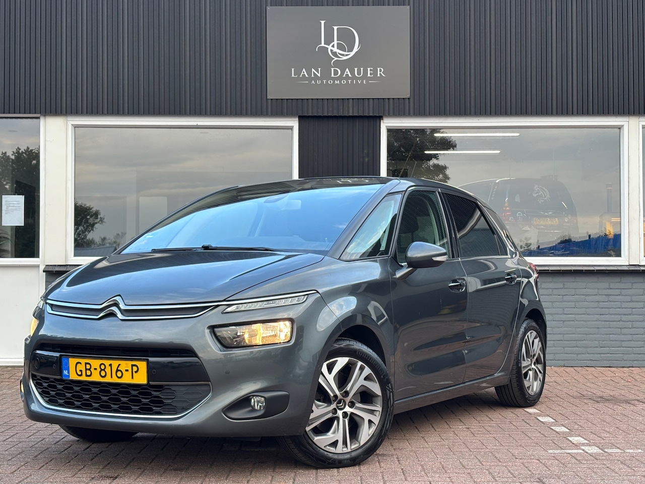 Citroën C4 Picasso - 1.6 THP Shine / Dealer OH / Navi /Trekhaak - AutoWereld.nl