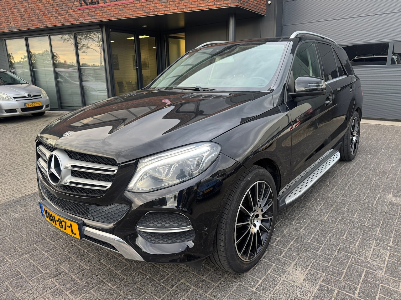 Mercedes-Benz GLE-Klasse - 350 D 4MATIC GRIJS KENTEKEN LUCHTVERING TREKHAAK PANO - AutoWereld.nl