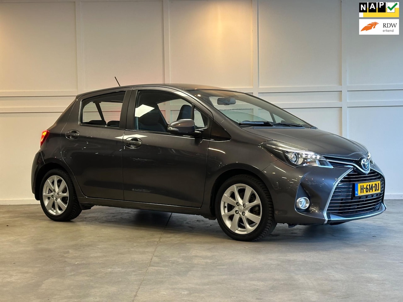 Toyota Yaris - 1.5 Hybrid Aspiration / 2015 / Stoelverwarming / Cruise - AutoWereld.nl