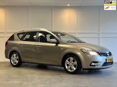 Kia Cee'd Sporty Wagon - 1.4 CVVT Navigator Plus Pack 2012 / Cruise