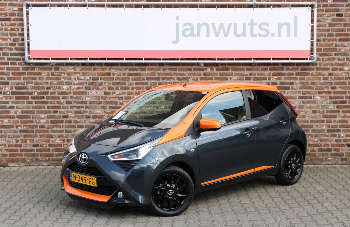 Toyota Aygo - 1.0 VVT-i JBL - AutoWereld.nl