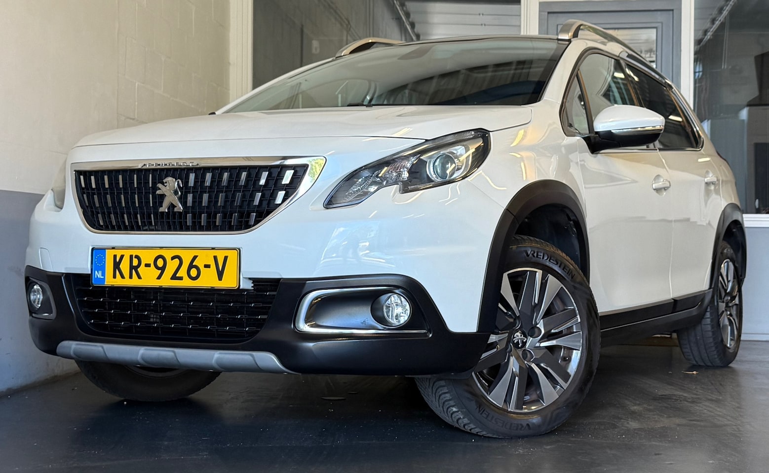 Peugeot 2008 - 1.2 PureTech Blue Lease Executive|NAP|2eEig|NweDBriem|Pano|Trekhaak|PerfectOH| - AutoWereld.nl