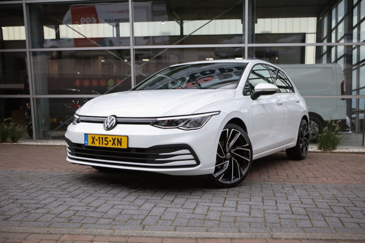 Volkswagen Golf - 1.0 TSI Life Bns | Sfeerverlichting | Stoel/Stuurverwarming | Ad - AutoWereld.nl