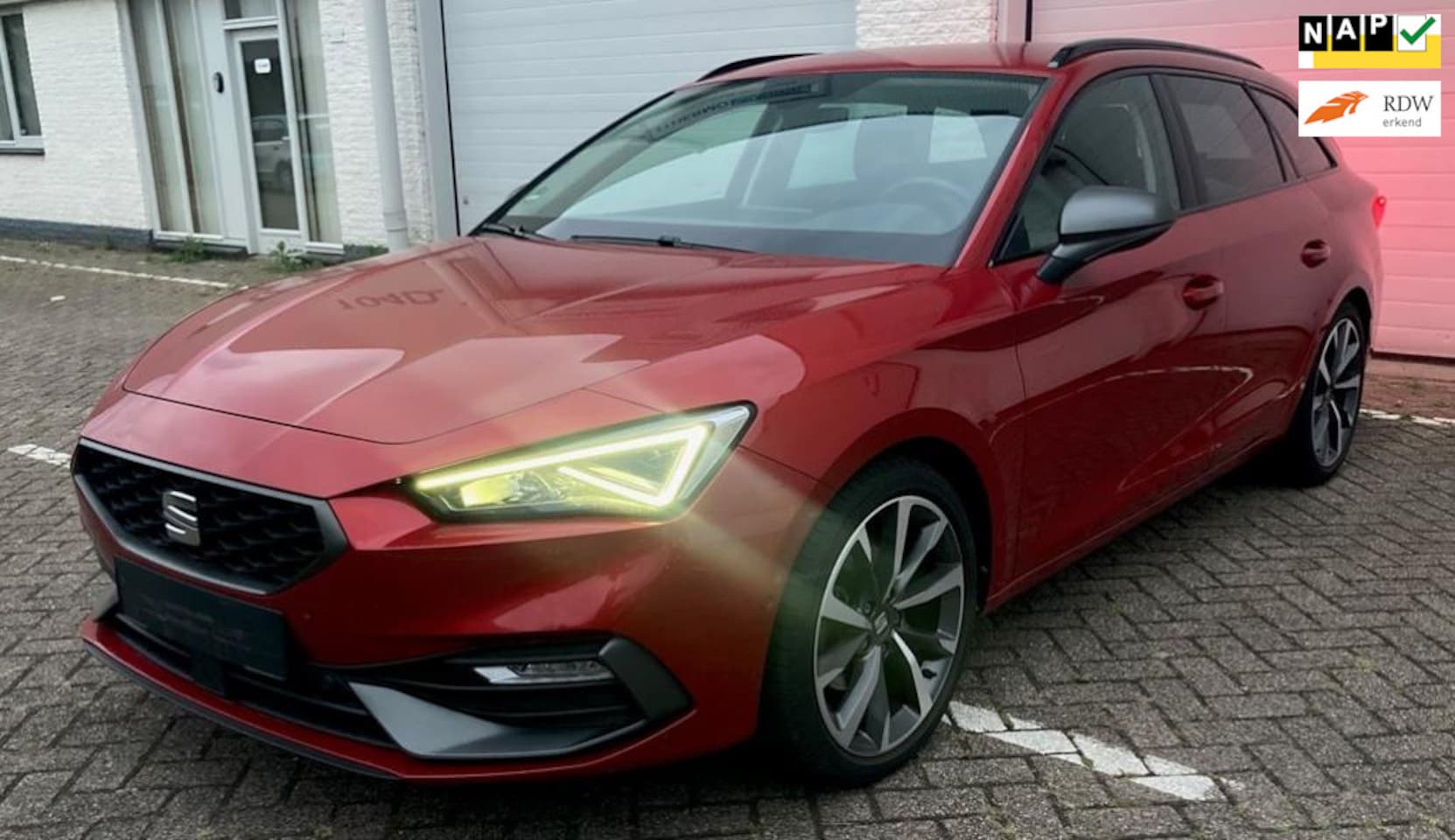 SEAT Leon Sportstourer - 1.5 eTSI FR Business Intense 1.5 eTSI FR Business Intense - AutoWereld.nl