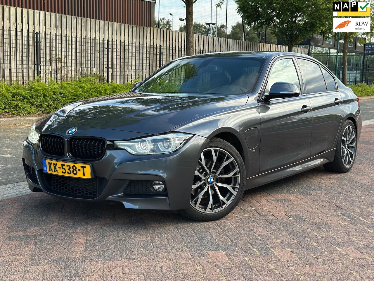 BMW 3-serie - 330e Centennial Executive M SPORT PLUG IN HYBRIDE - AutoWereld.nl