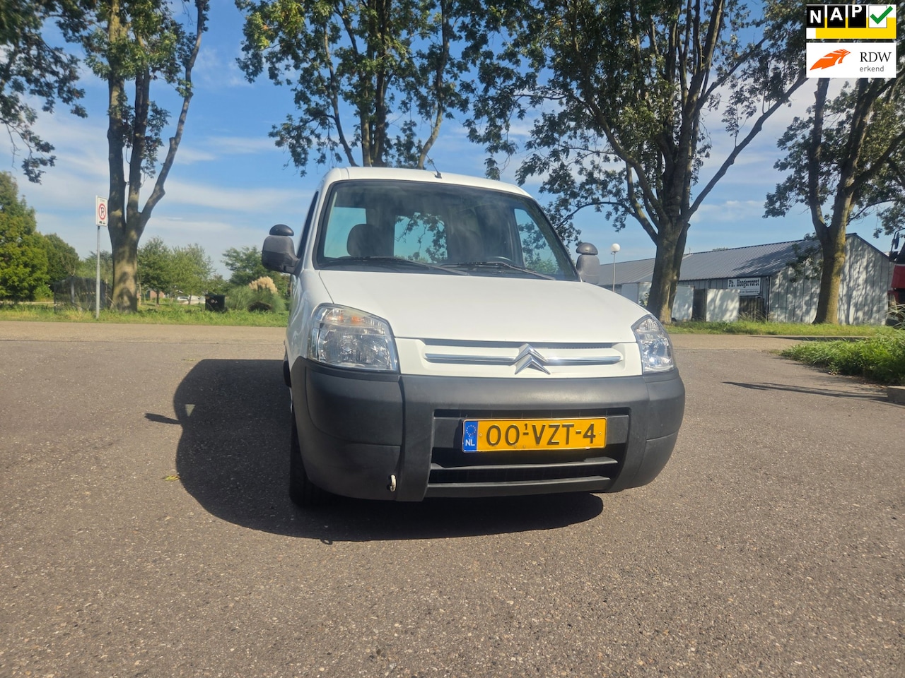 Citroën Berlingo - 1.6 HDI 600 First- GOED ONDERHOUDEN- DISTRIBUTIERIEM VERVANGEN- TREKHAAK! - AutoWereld.nl
