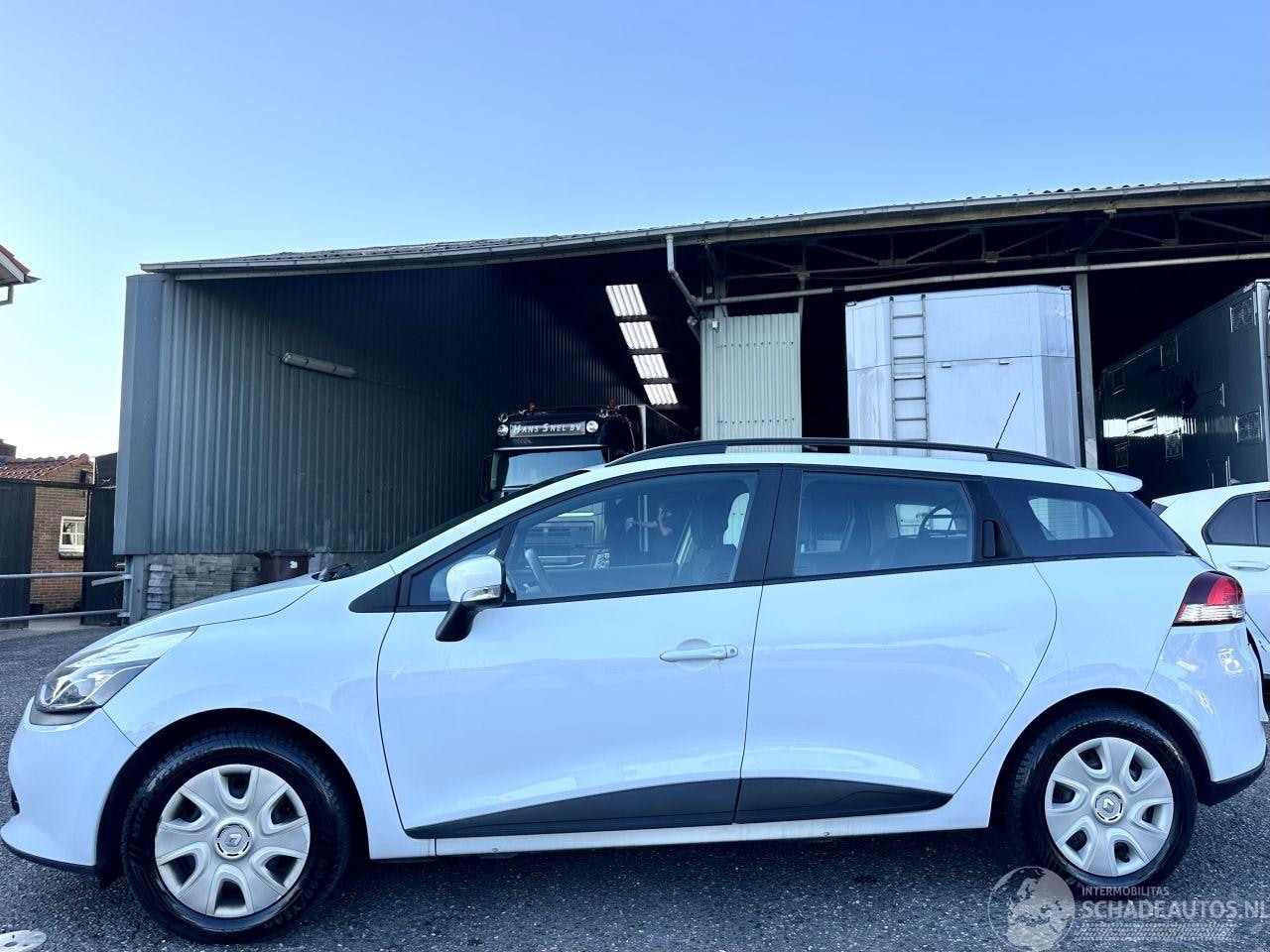 Renault Clio Estate - 1.5 dCi 90pk ECO Expr - 142dkm nap - nw distr.riem 118dkm - navi - airco - cruise - pdc - - AutoWereld.nl