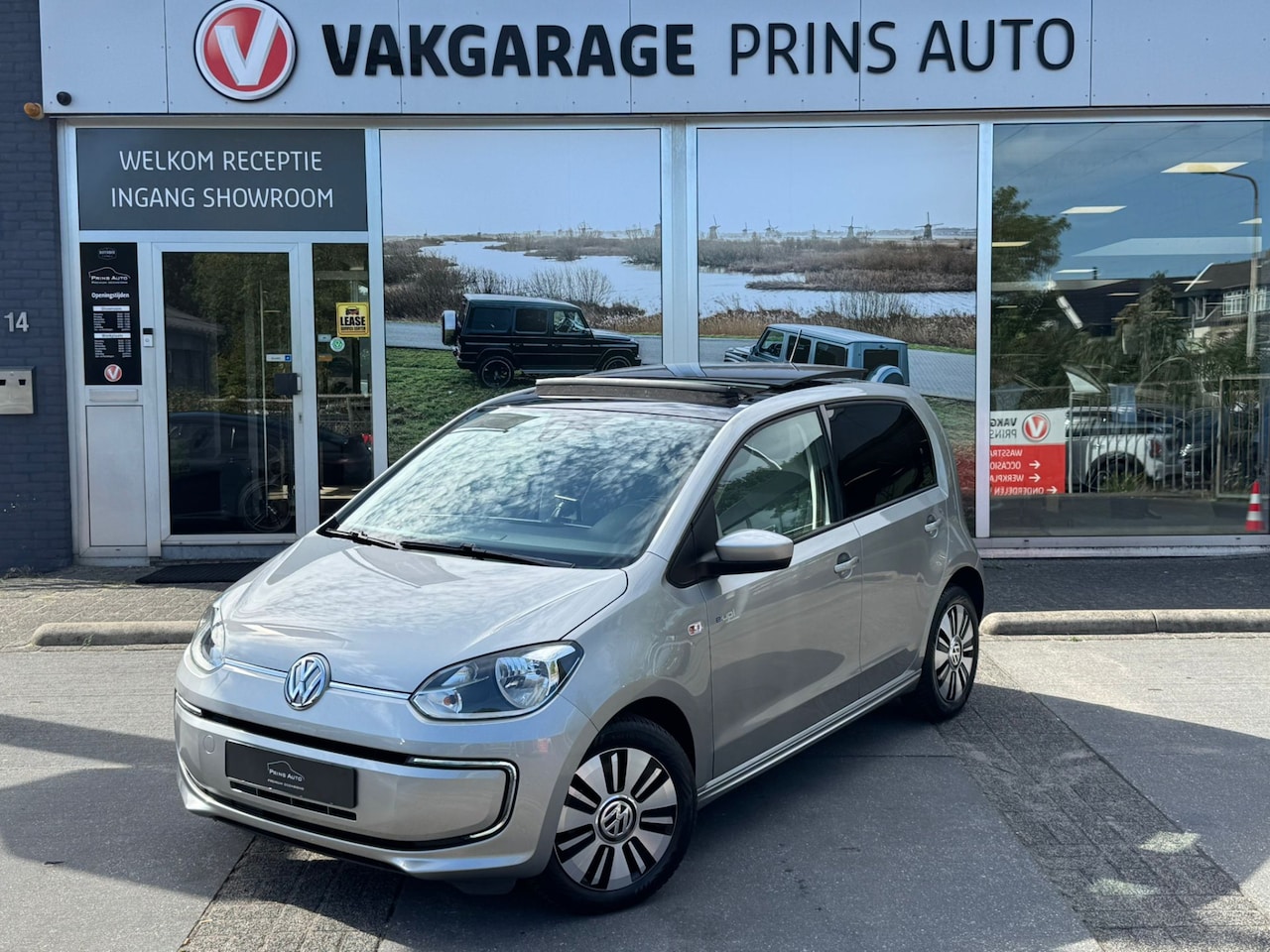 Volkswagen e-Up! - Pano / Stoelverwarming / Navigatie / Climate control 3581 - AutoWereld.nl