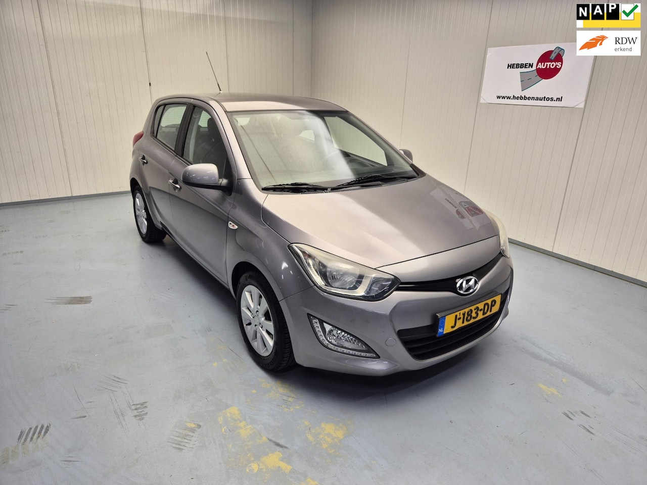 Hyundai i20 - 1.2i i-Vision Airco Alu Velgen Parkeer sensoren achter - AutoWereld.nl