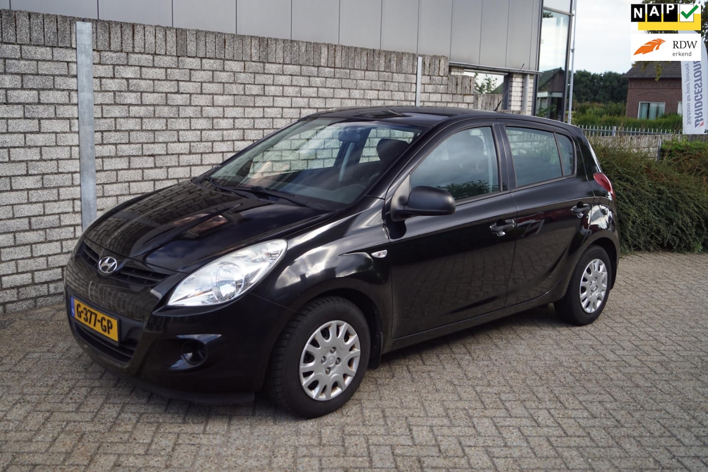 Hyundai i20 - 1.4i i-Motion 5 Deurs Automaat Airco Elektrische Ramen Stuurbekrachtiging CV Trekhaak AUX - AutoWereld.nl