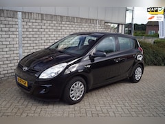 Hyundai i20 - 1.4i i-Motion 5 Deurs Automaat Airco Elektrische Ramen Stuurbekrachtiging CV Trekhaak AUX