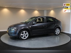 Ford Focus - 1.6-16V Futura *Groot scherm* Airco|Cruise|NAP