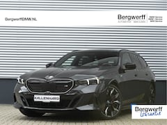 BMW i5 Touring - M60 xDrive - Pano - Trekhaak - Driving Ass Prof - Onderstel Prof - Harman Kardon